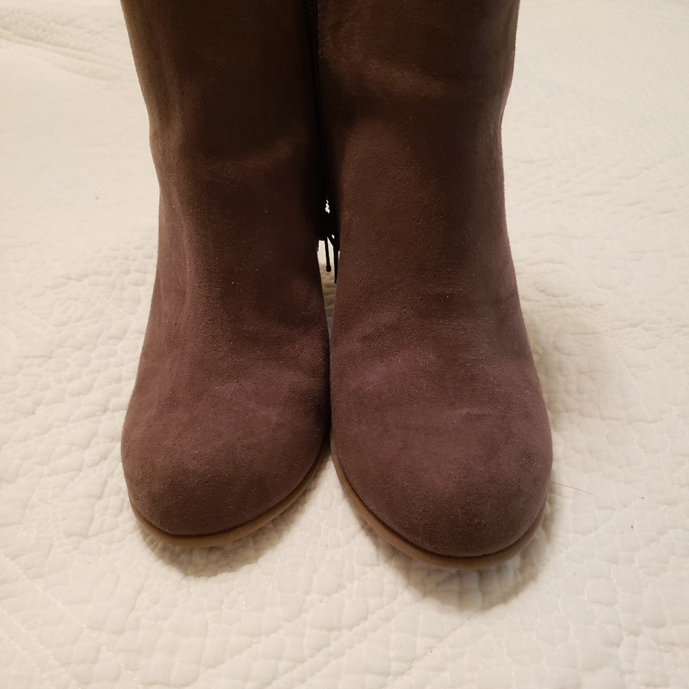 Gap boots, size 7, taupe/ brown in color